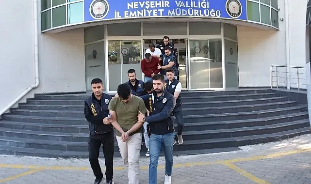 Haritalar uygulamasında işletmelere 'olumlu yorum' satma bahanesiyle 1,2 milyar TL'lik vurgun yapan şebekeye operasyon