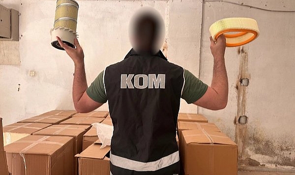 İzmir’de kaçakçılık operasyonu: 42 milyon liralık yedek parça ve akaryakıt ele geçirildi